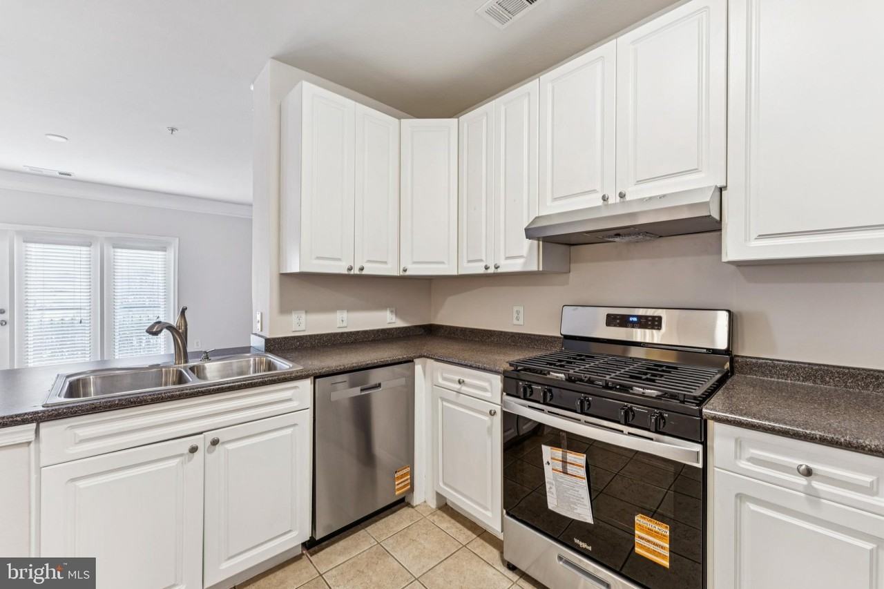 501 Hungerford Dr Apt 137 #137 - Photo 5 of 25