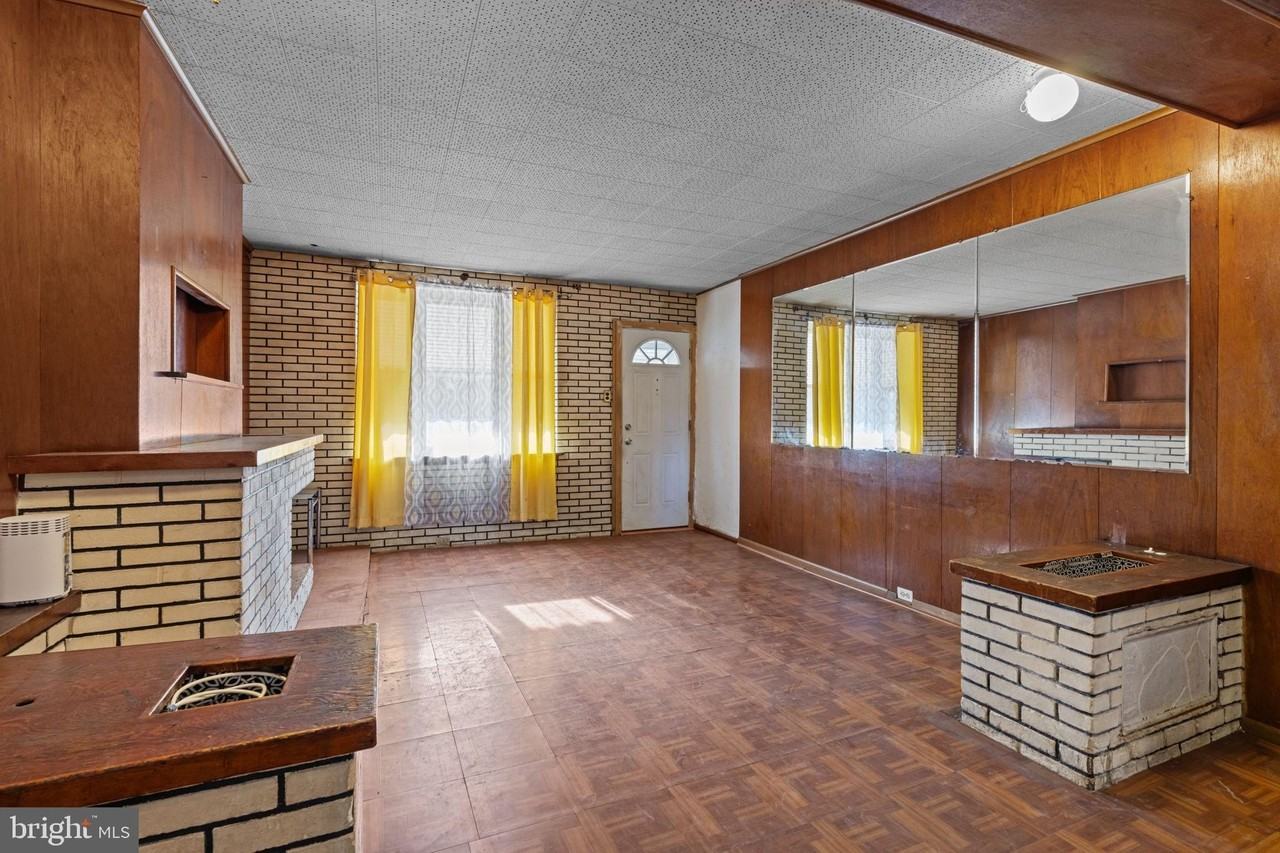 2830 Memphis St - Photo 5 of 22