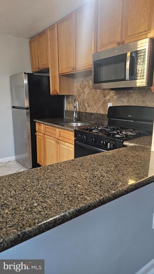 6007 Bingham St ## 9 - Photo 6 of 31