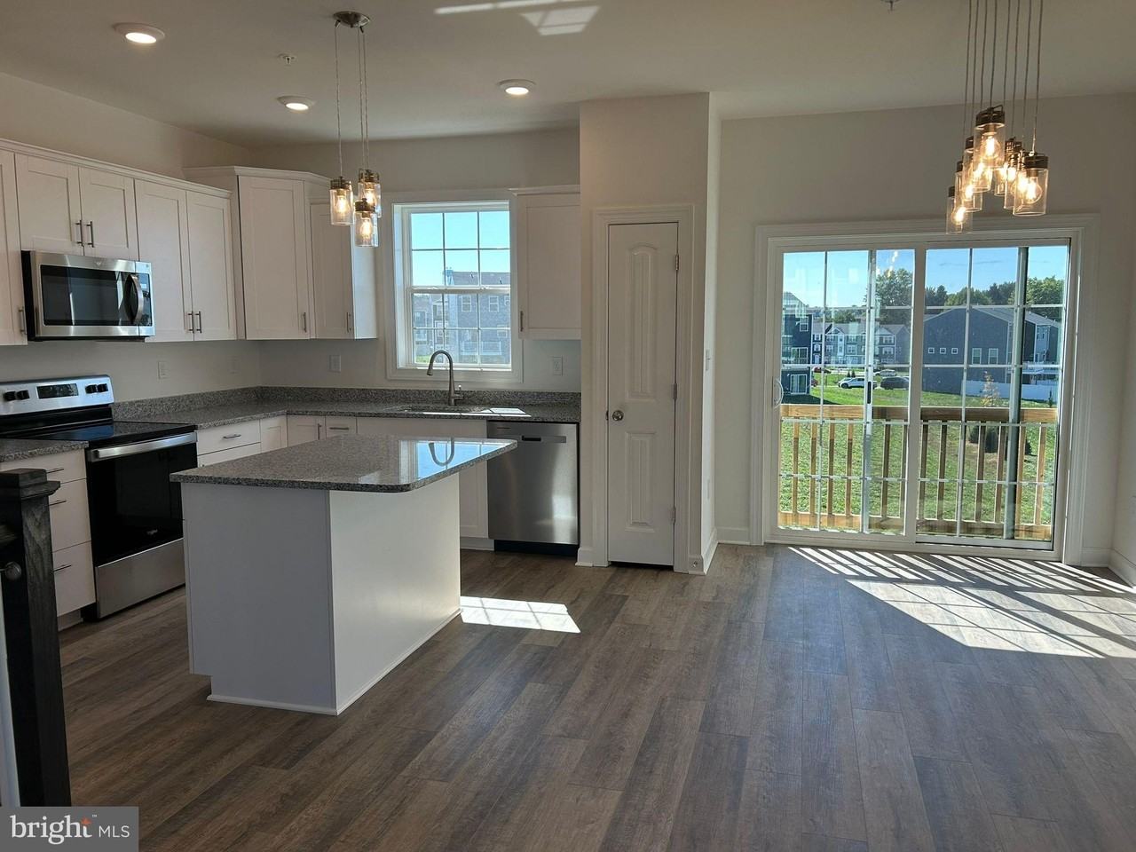 348 Avon Dr - Photo 3 of 13