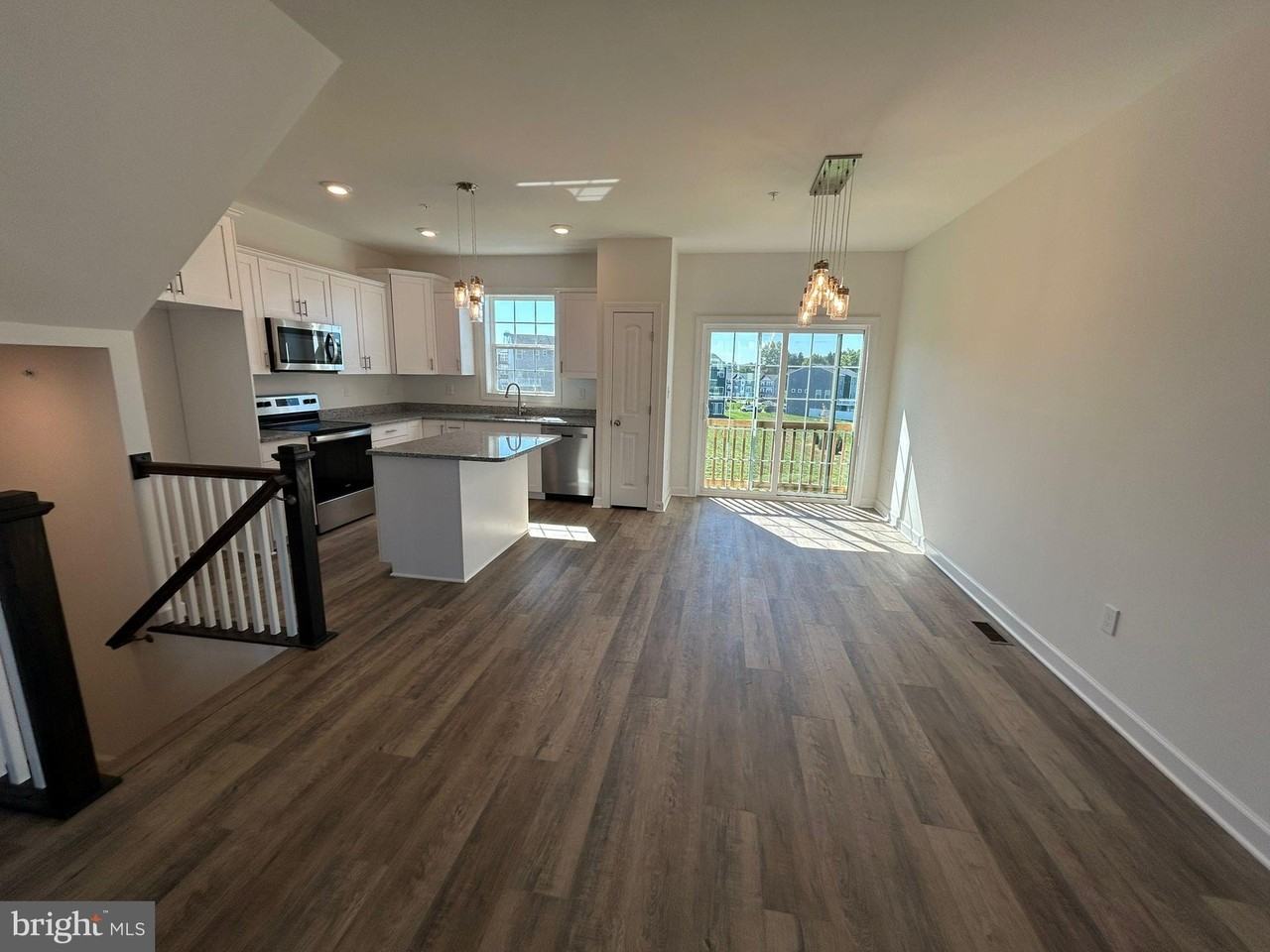 348 Avon Dr - Photo 4 of 13