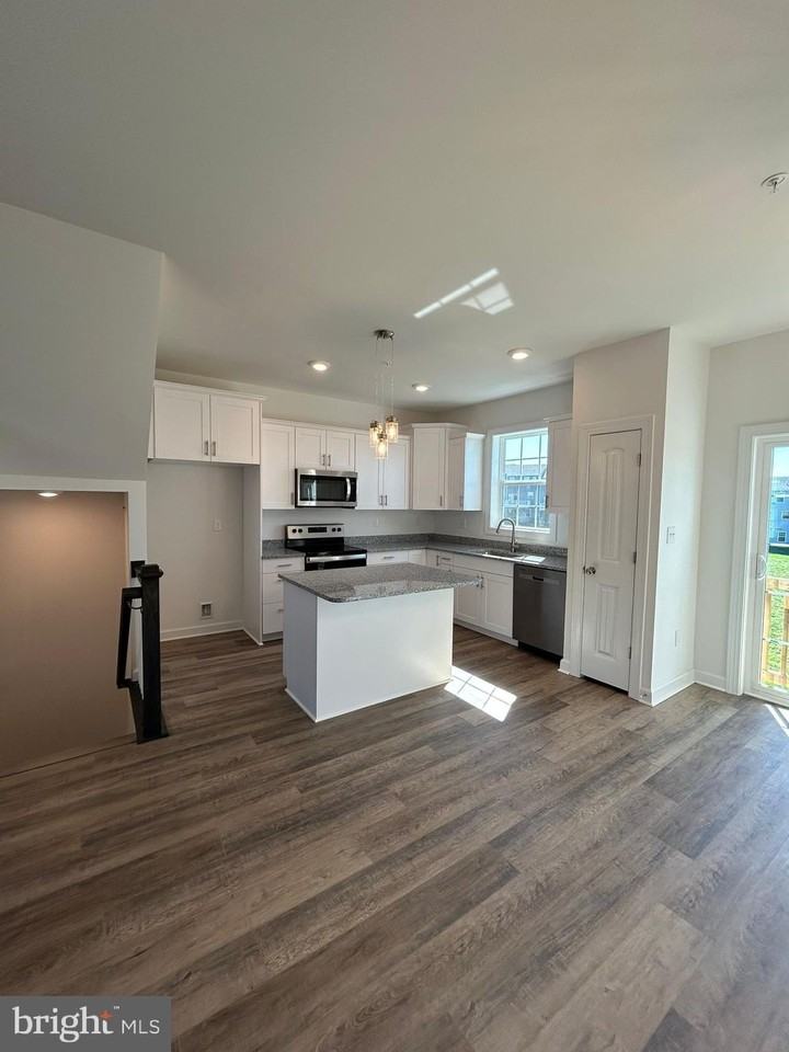 348 Avon Dr - Photo 6 of 13