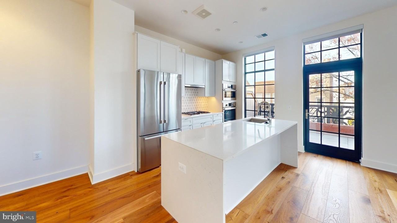 1312 King St Apt 207 #207 - Photo 3 of 12