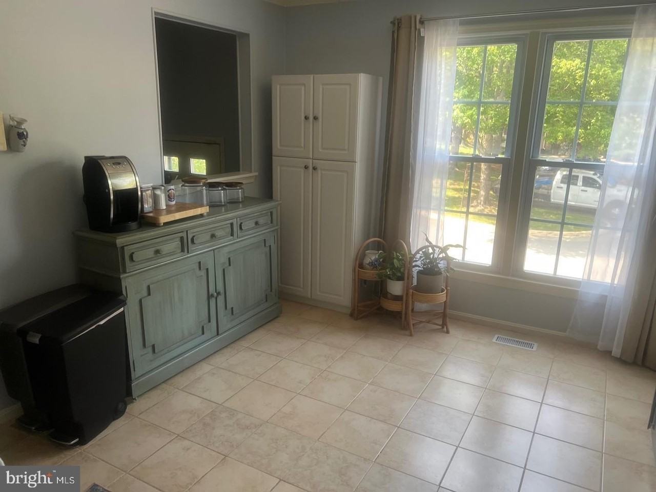 6830 Wild Rose Ct - Photo 5 of 26