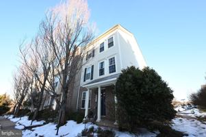 featured image of 20855 Collingwood Ter