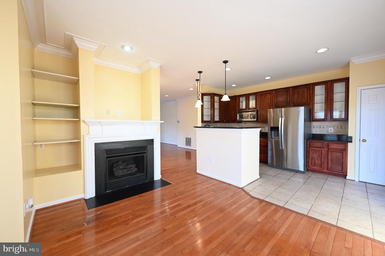 20855 Collingwood Ter - Photo 3 of 37