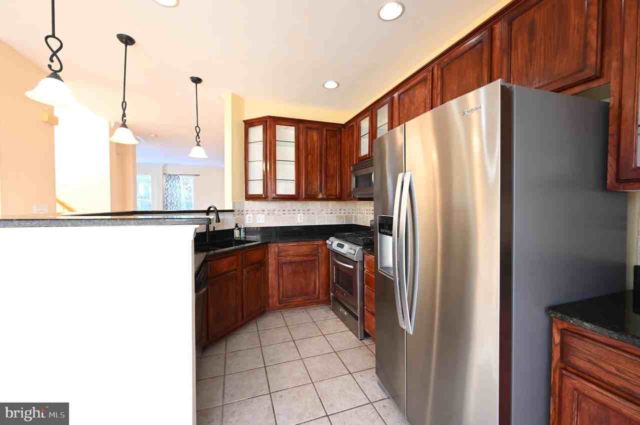 20855 Collingwood Ter - Photo 6 of 37