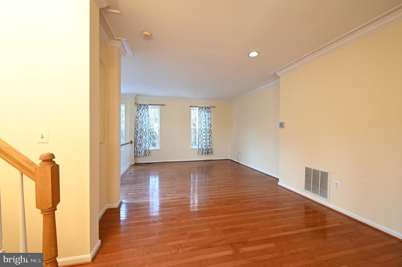 20855 Collingwood Ter - Photo 7 of 37