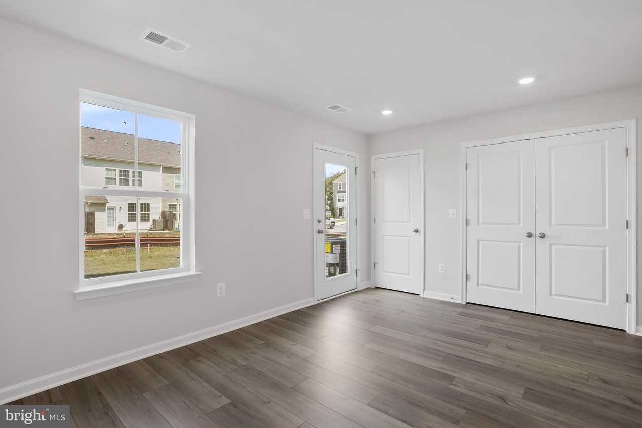 127 Kinkade Ct - Photo 4 of 29