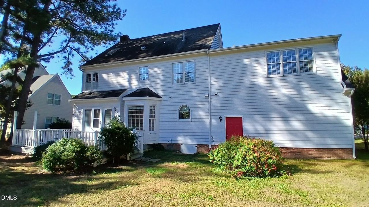 1817 Thorpshire Dr - Photo 3 of 38