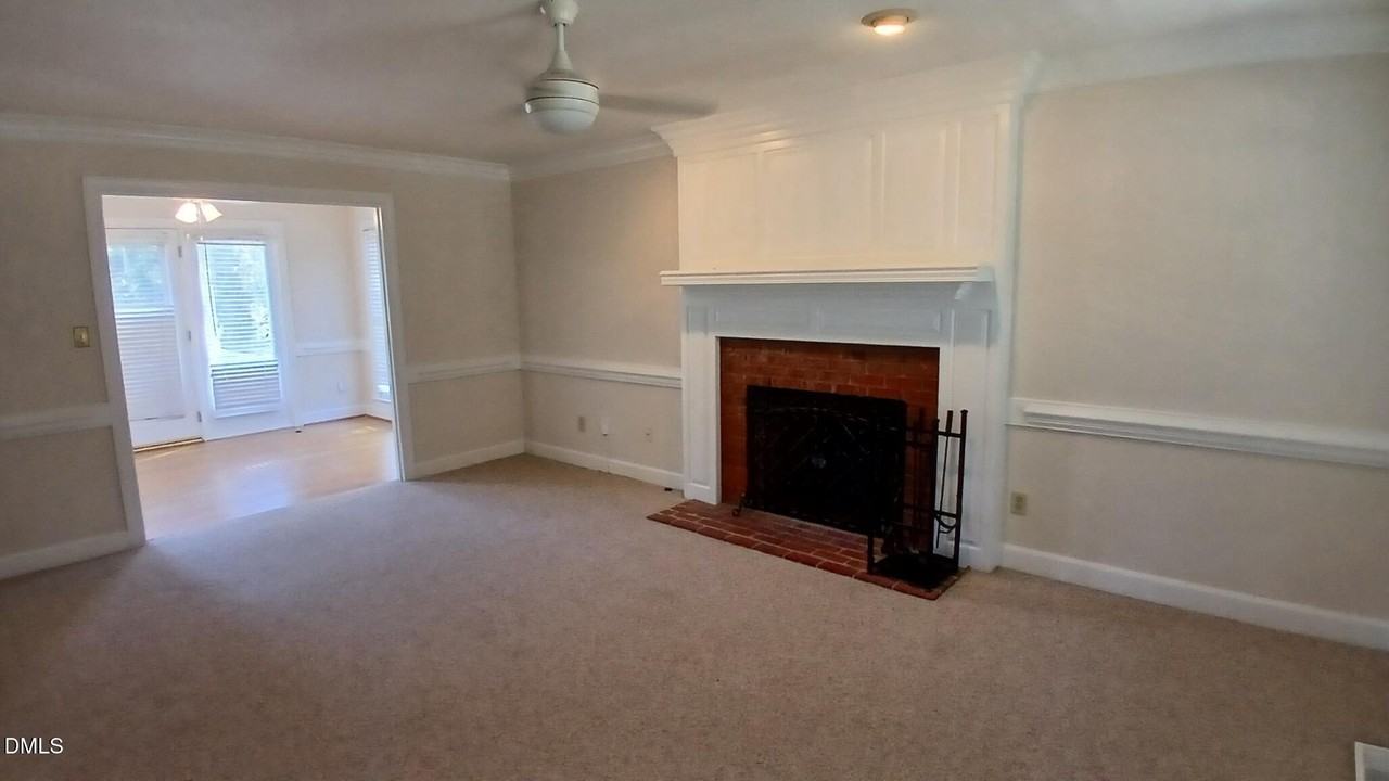 1817 Thorpshire Dr - Photo 6 of 38
