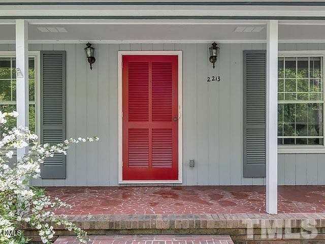 2213 Morehead Ave - Photo 4 of 21