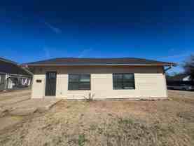 1816 Collins Ave - Photo 1 of 1