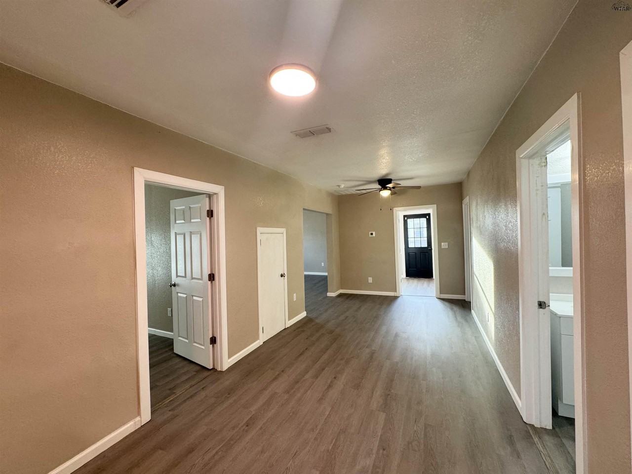 1816 Collins Ave - Photo 6 of 16