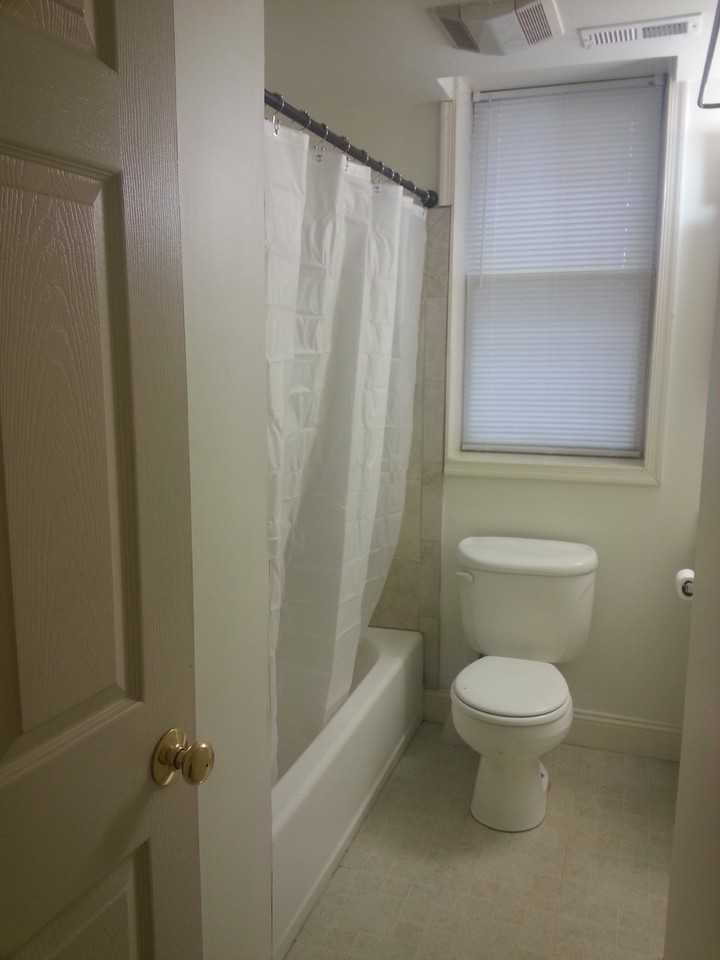 1241 New Jersey Ave Nw #B - Photo 3 of 7