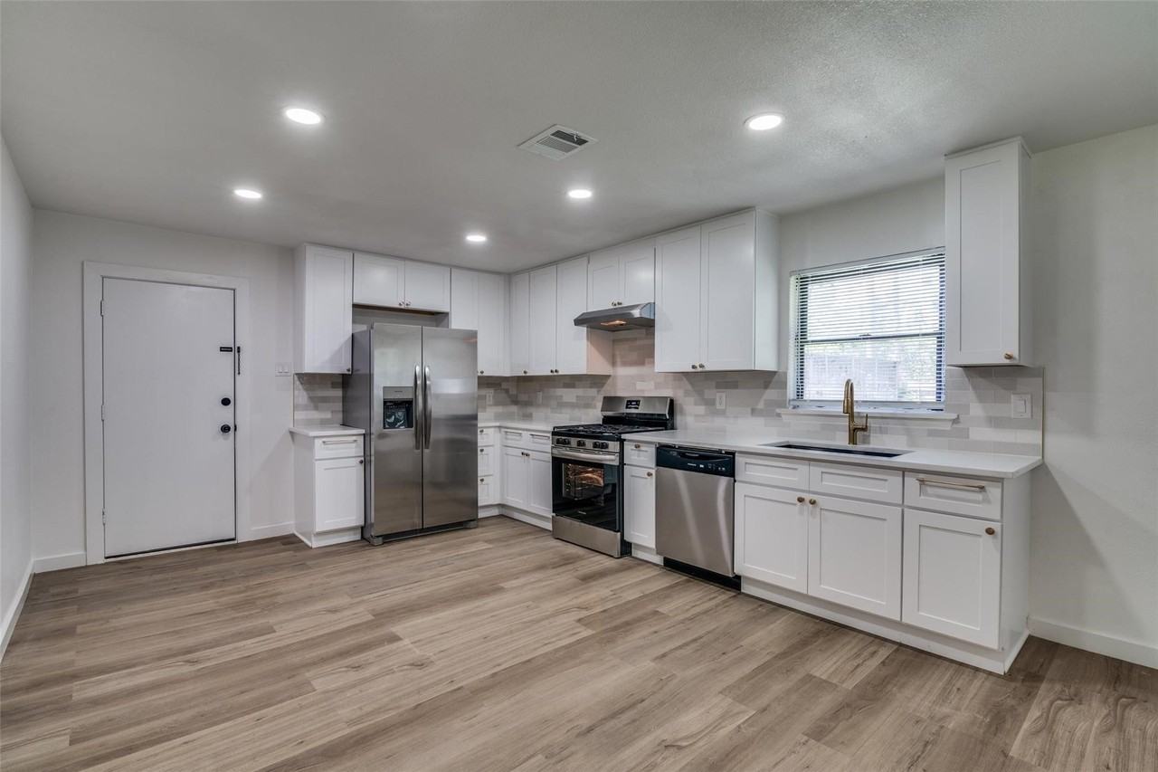 2715 Tolosa Dr - Photo 4 of 12