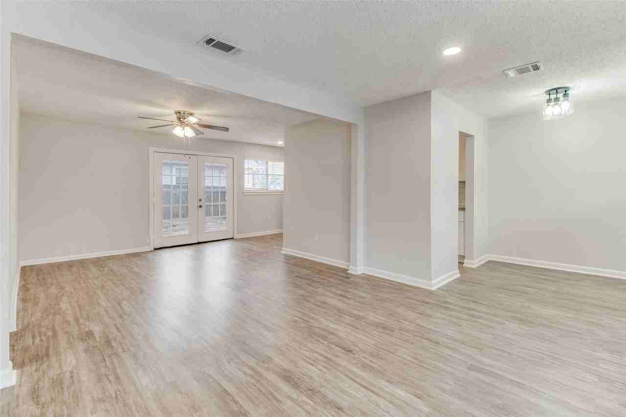 822 N Throckmorton St - Photo 4 of 12