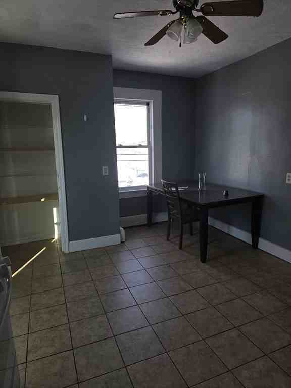 555 Main St ##3 - Photo 6 of 9