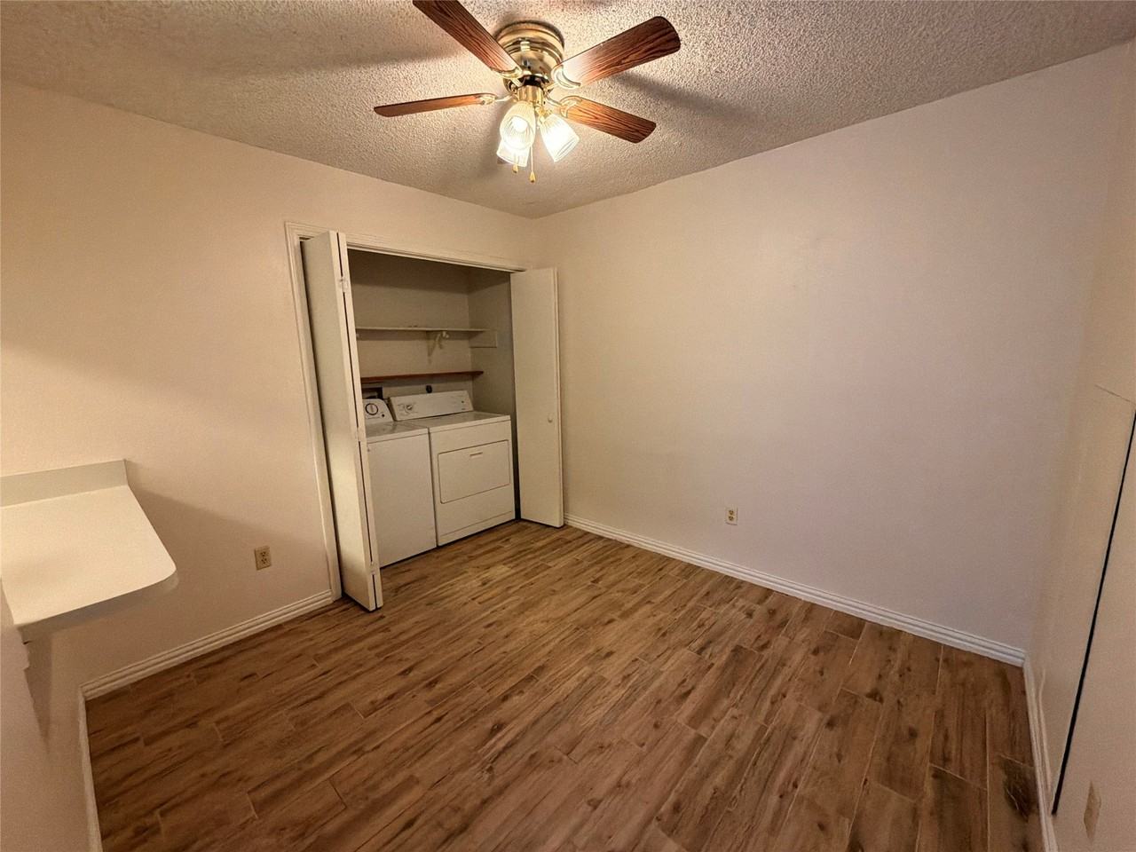 2327 Torrington Dr - Photo 5 of 16