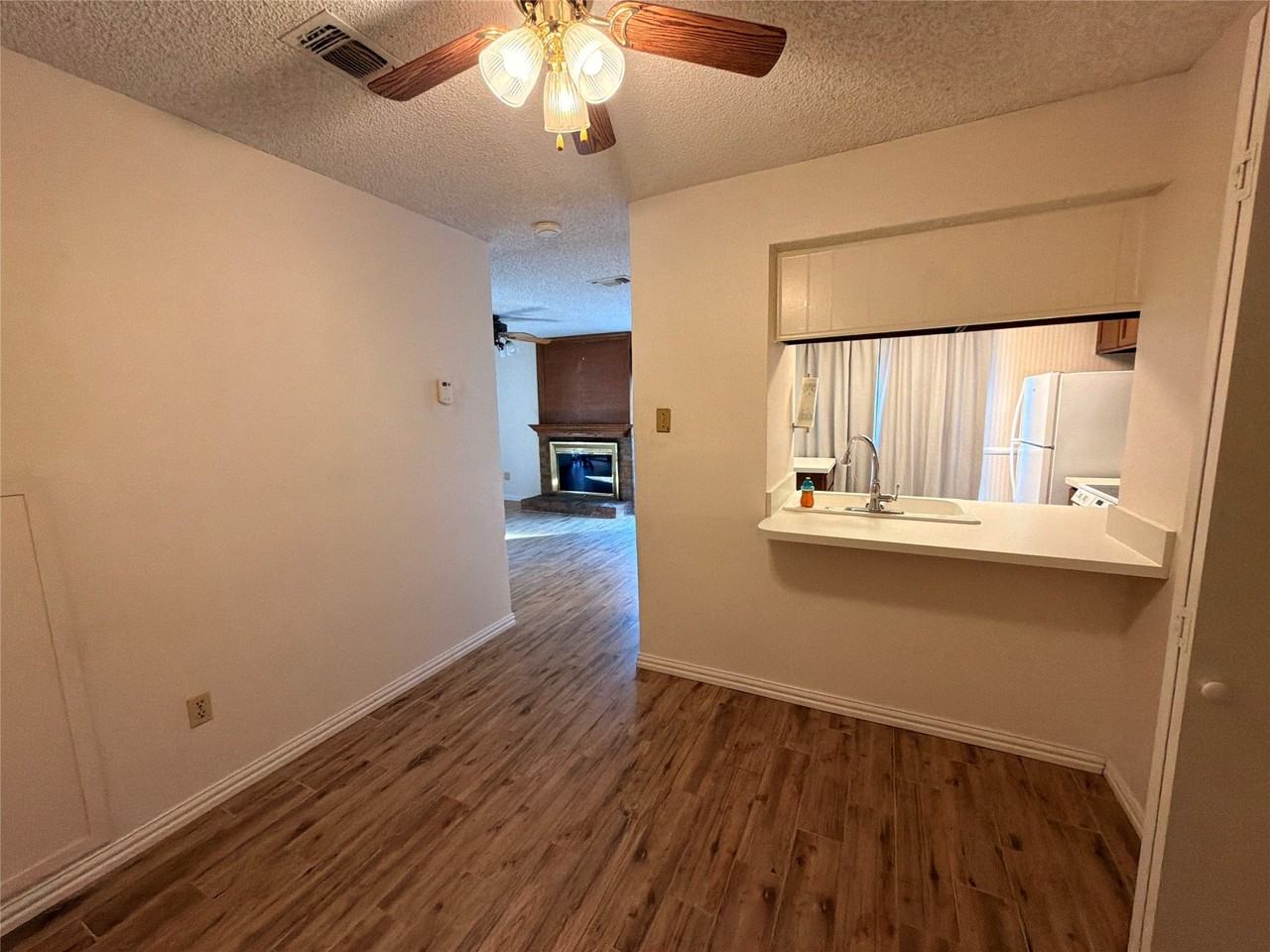 2327 Torrington Dr - Photo 6 of 16