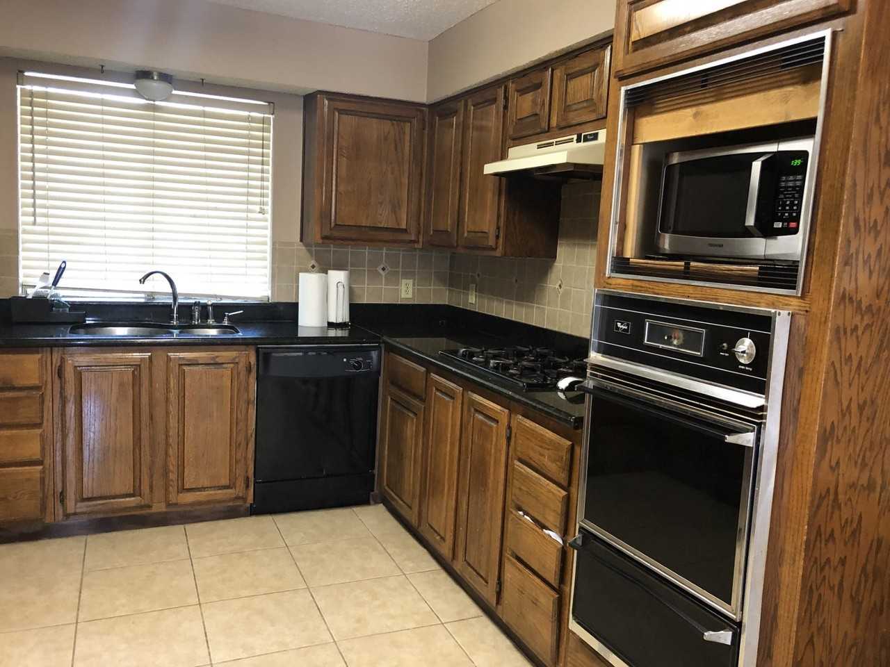 8715 Lawncliff Ln - Photo 2 of 19