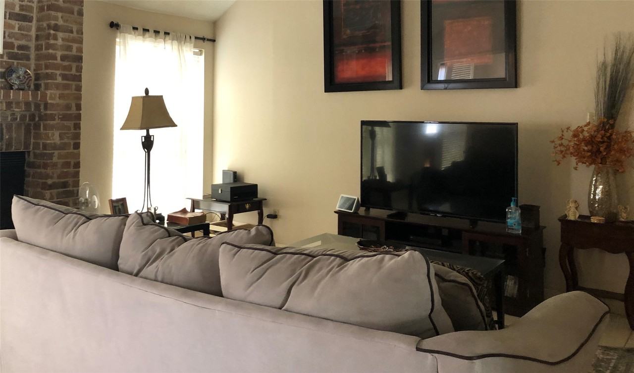 8715 Lawncliff Ln - Photo 6 of 19