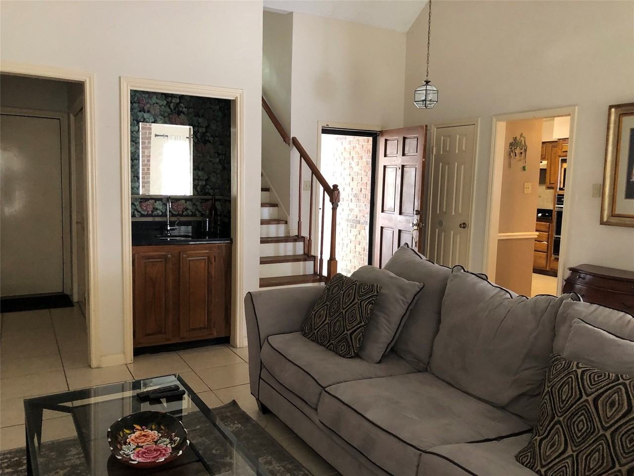 8715 Lawncliff Ln - Photo 7 of 19