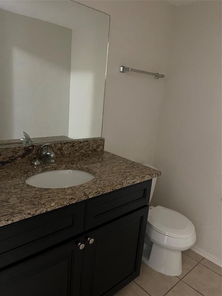 803 Bluebonnet Dr - Photo 4 of 9