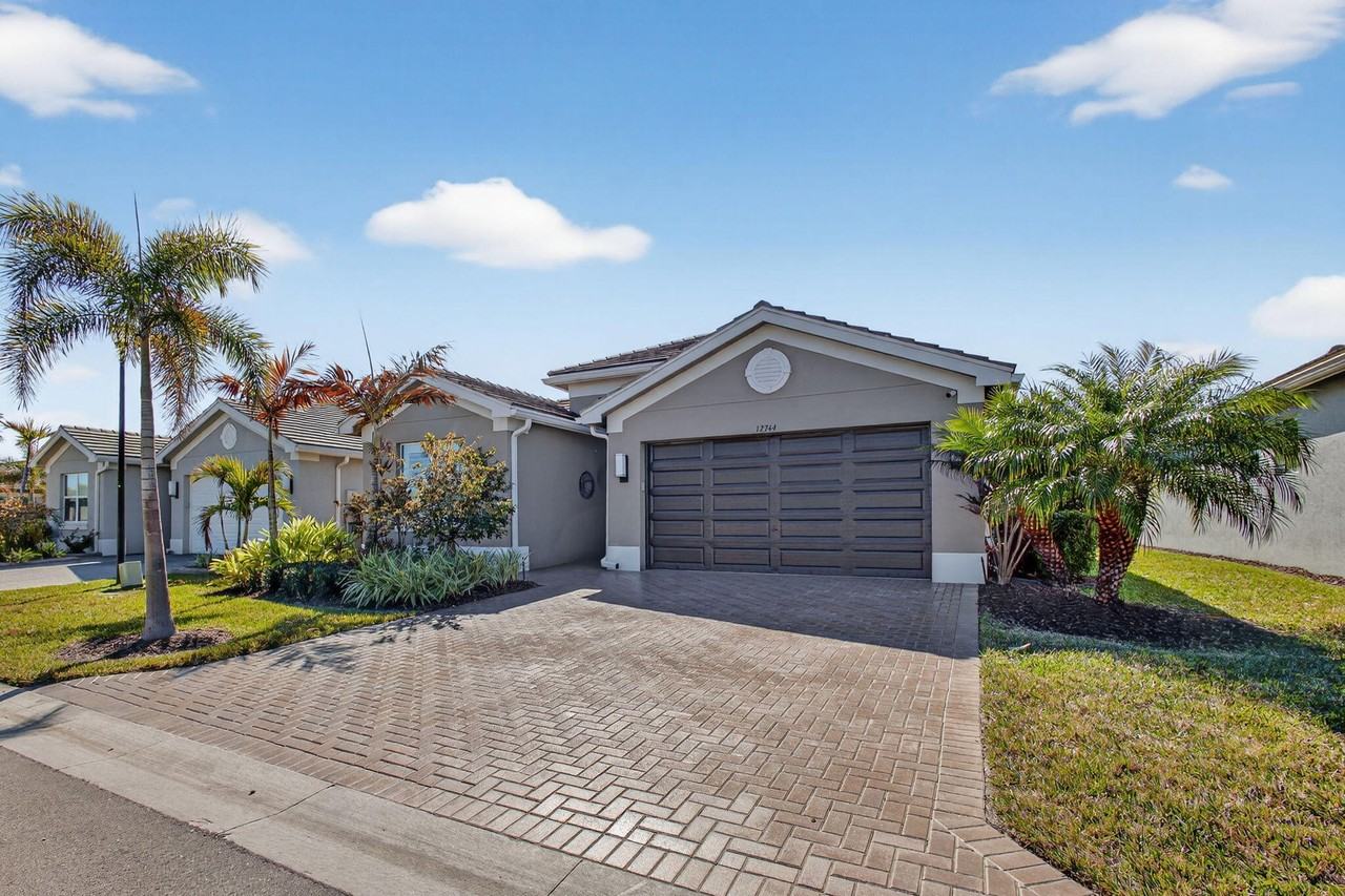 12744 Sw Clear Water Way - Photo 3 of 50