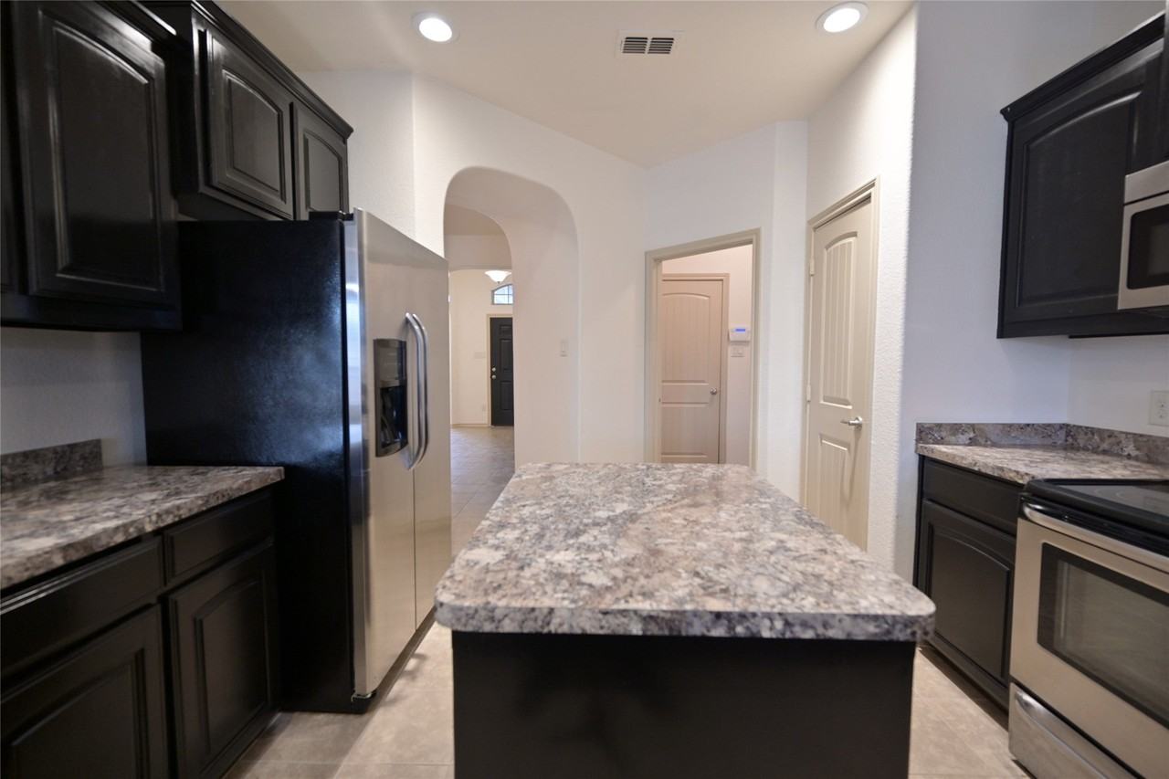 2908 Bahar Dr - Photo 7 of 40