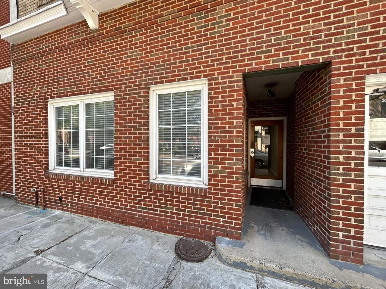 213 W King St - Photo 4 of 15