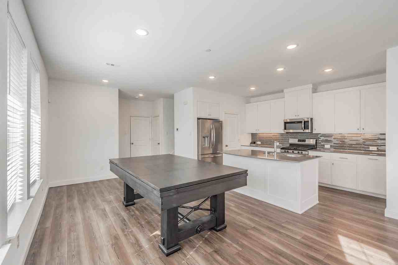 405 Matchbox St - Photo 7 of 38