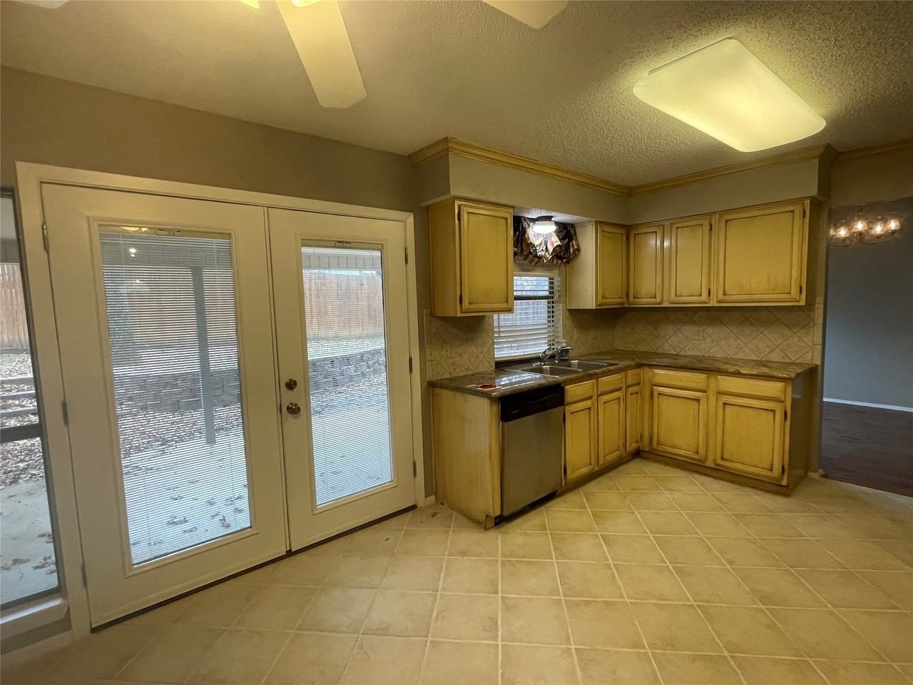 1807 Chittam Dr - Photo 7 of 20