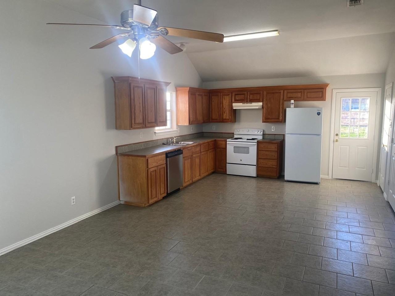 202 Blue Bell Ct - Photo 6 of 19