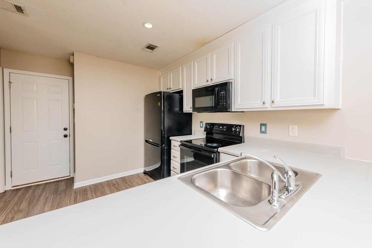 321 Grand Ave #NA - Photo 7 of 34