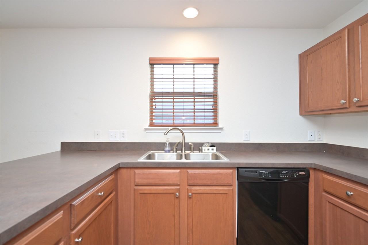 941 Newberry Trl - Photo 6 of 40