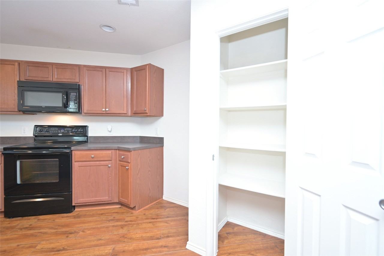 941 Newberry Trl - Photo 7 of 40