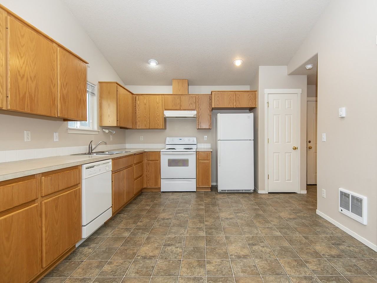 18185 Webster Rd #0 - Photo 4 of 16