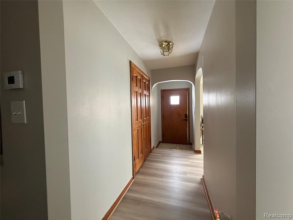 1221 Golfview Dr - Photo 3 of 21