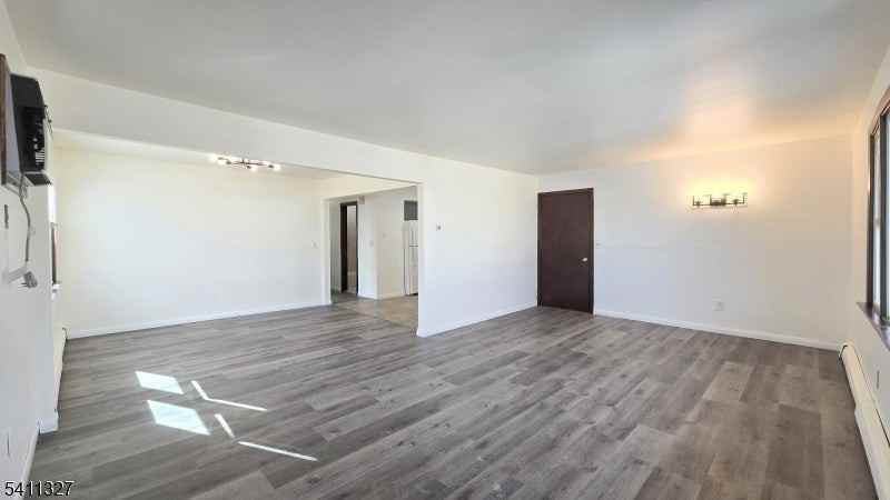 388 Garibaldi Ave - Photo 2 of 20