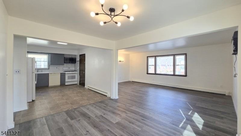 388 Garibaldi Ave - Photo 3 of 20