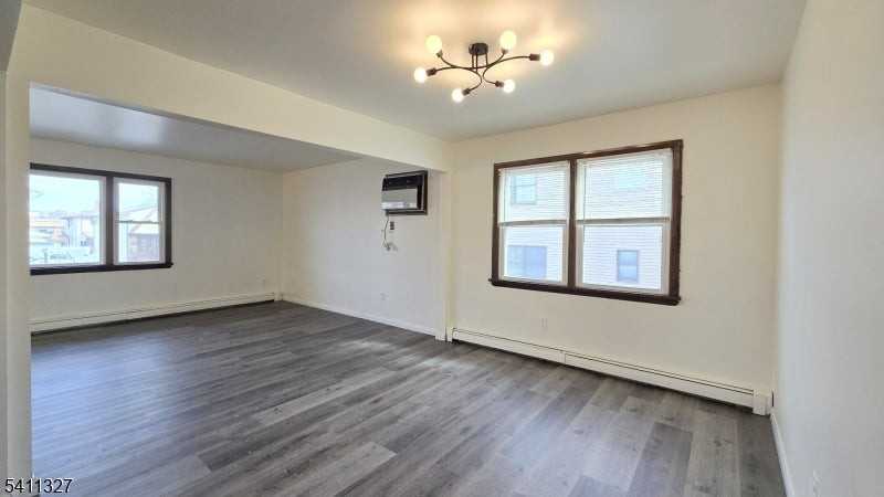 388 Garibaldi Ave - Photo 4 of 20