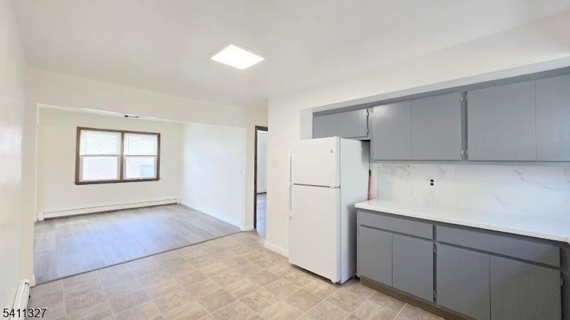 388 Garibaldi Ave - Photo 6 of 20