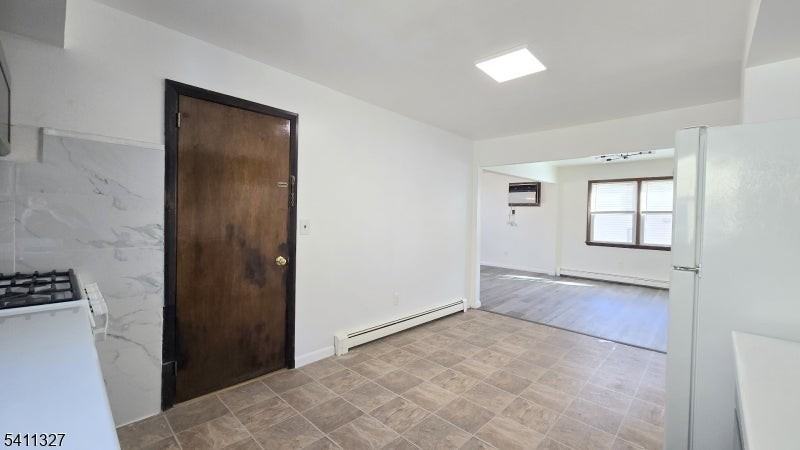 388 Garibaldi Ave - Photo 7 of 20