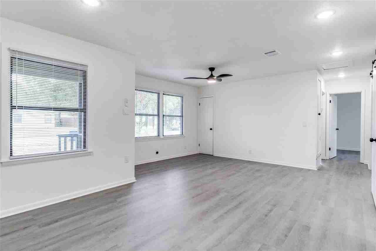 2314 Bluffton Dr - Photo 3 of 12