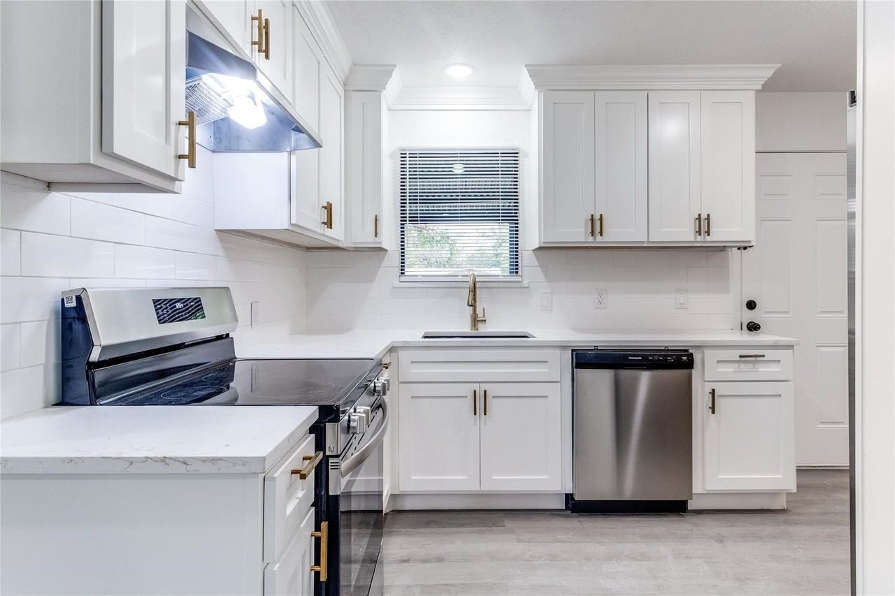 2314 Bluffton Dr - Photo 4 of 12