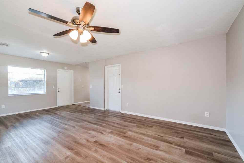 670 Hibiscus Rd - Photo 4 of 16