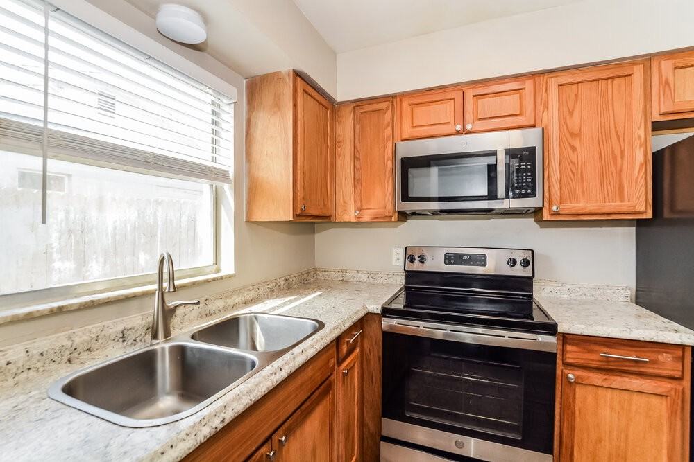 670 Hibiscus Rd - Photo 7 of 16