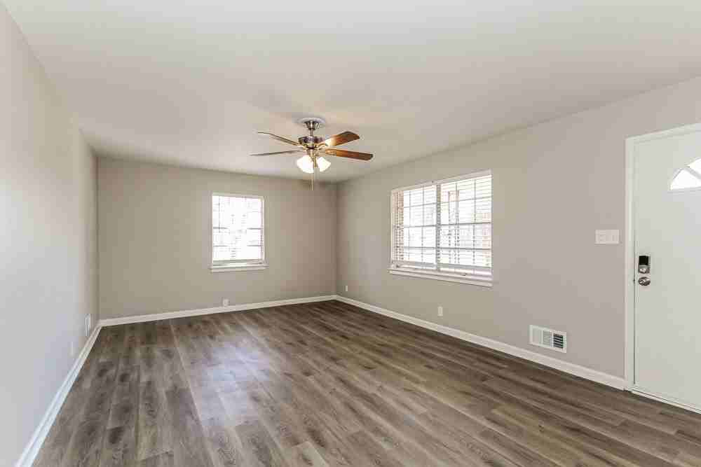 201 Opal Ave - Photo 3 of 16