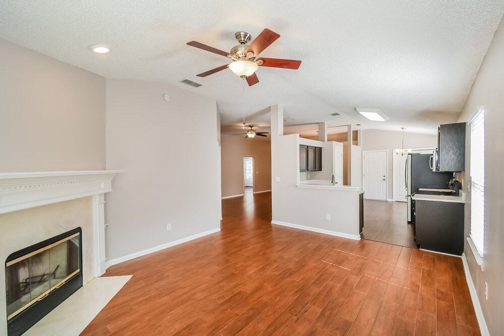 1810 Dartmouth Dr - Photo 4 of 16